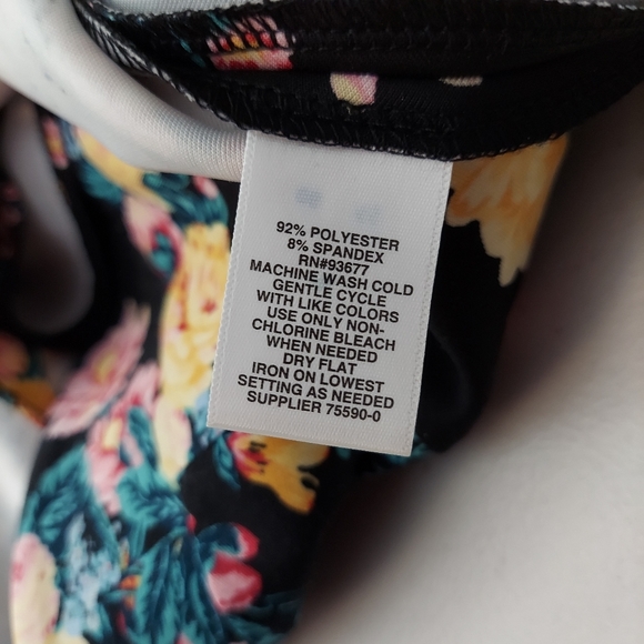 Gorgeous floral A-line full skirt. 1X . Side zip. - Picture 4 of 6